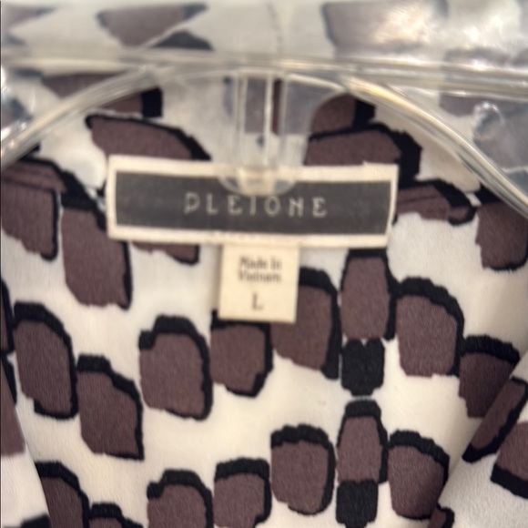 Pleione Black and White Sleeveless Blouse - Picture 2 of 4